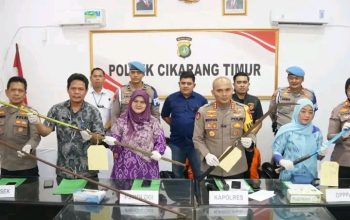Kapolres Metro Bekasi Pimpin Konferensi Pers Terkait Pengungkapan Kasus Pengeroyokan, 16 Pelaku Ditangkap