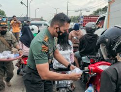 Mewarnai Ramadhan Dandim 0509 Kab. Bekasi Bagikan Ratusan Takjil