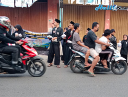 PSHT Cabang Kabupaten Karawang Rayon Lemahabang Wadas Bagikan Takjil Pada Pengguna Jalan