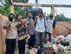 Untuk Mengatasi Kelangkaan Pupuk  Bhabinkamtibmas Desa Sukamulya Bikin Sampah Jadi Pupuk