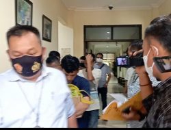 Polres Metro Bekasi Bekerjasama Dengan Subdit Ranmor Metro Jaya Berhasil Bekuk Sepuluh Orang Kawanan Pencuri Sepeda Motor
