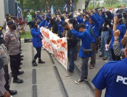 Tolak RKUHP, Gabungan Mahasiswa Geruduk Pemkab Bekasi