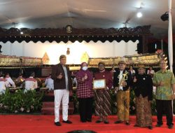 Tri Adhianto : Menonton Pagelaran Wayang Banyak Pesan Bagi Kehidupan