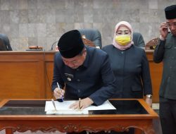 Bupati Garut Hadiri Sidang Paripurna DPRD Dan Melakukan Nota Kesepakatan KUA-PPAS APBD Tahun Anggaran 2022