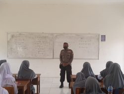 Kanit Binmas Polsek Tegalwaru Polres Karawang Adakan Sosialisasi Tertib Lantas Dan Bahaya Narkoba Di Sekolah