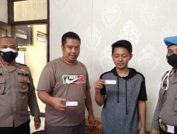 Pastikan Tidak Ada Yang Pakai Narkoba, Kapolsek Tegalwaru Lakukan Tes Urin Kepada Anggota