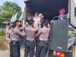 Imbas Naiknya Harga BBM Para Sopir Angkot Mogok, Polisi Siapkan 7 Mobil Untuk Angkut Penumpang Yang Terlantar