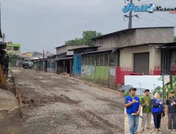Rusak Parah!!! Warga Perbaiki Jalan Penghubung Desa Wanasari-Wanajaya