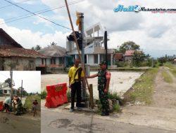 Anggota Koramil 1102 Sertu Riswanto Inisiatif Pasang Portal Pelintasan Kereta Api