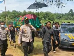 Turut Berduka, Kapolsek Abung Barat Melayat Warga Desa Binaan Yang Meninggal Dunia Akibat Kecalakaan
