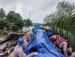 Misi Kemanusiaan, Polres Aceh Timur Kirim Personel dan Dua Rubber Boat  Bantu Penanganan Banjir di Aceh Tamiang