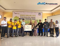 FajarPaper Berikan Bantuan 500 Tanaman Hias Ke SMKN 1 Cikarang Utara