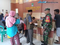Anggota Koramil 11 Pebayuran Kodim 0509 Berikan Pendampingan Pembuatan Akta Kelahiran Warga