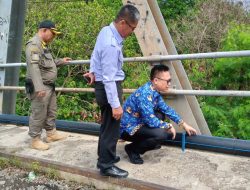 Mengatasi Pasokan Air Bersih Warga, PDAM Tirta Bhagasasi Lakukan Gerak Cepat Relokasi Pipa