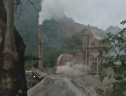 Polusi Dari Cerobong AMP Diduga Kotori Lingkungan, Warga Peniraman Geram Minta Perusahaan Bertanggung Jawab
