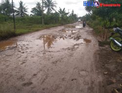 Akses Jalan Penghubung Antar Desa Bagaikan Kubangan Kerbau