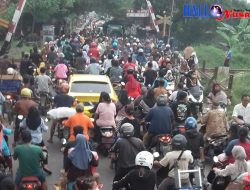 Warga Arjawinangun Resah Dengan Kemacetan Di Palang Pintu KA Hingga 1000 Meter