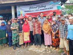 Sertu Kholiq Monitoring Bantuan BLT BBM Dan PKH Desa Karang Harum