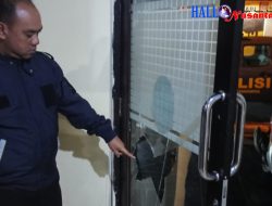 Polsek Karangpawitan Cek TKP Dugaan Pelemparan Pintu Kaca Desa Suci Oleh OTK