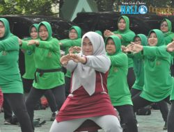 Melalui Olahraga Bersama Ny. Cindy Horison Ramadhan Ketua Persit KCK Cabang XXIII Kodim 0509 Koorcab Rem 051 PD JAYA Pererat Tali Silaturahmi