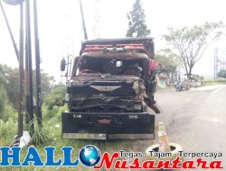 Akibat Rem Blong, Mobil Fuso Terguling Di Cianjur