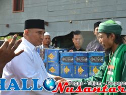 Penuhi Undangan, Abiya Jeunib Akhyar Kamil Berikan 350 Lembar Kain Sarung
