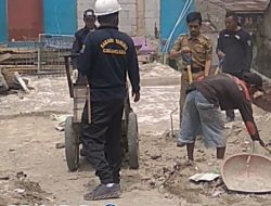 Kepala Desa Pakuon Dan Karang Taruna Kabupaten Bekerja Sama Bantu Masyarakat