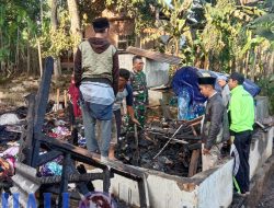 Rumah Seorang Warga Ludes Terbakar, Kades Sirnajaya Turun Tangan