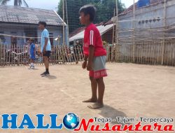 Tidak Punya Sepatu, Ramdan Terpaksa Ikut Latihan Bola Voli Dengan Telanjang Kaki