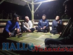 Tingkatkan Kewaspadaan Kamtibmas, Anggota Polsek Tarogong Kaler Kunjungi Petugas Ronda Malam