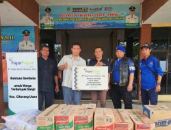 Fajar Paper Berikan Bantuan Bagi Warga Korban Banjir Di Kecamatan Karang Bahagia