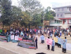 Masyarakat Desa Sukatani Unjuk Rasa Tolak Proyek Geothermal Gunung Gede Pangrango Saat PT. DMGP Gelar Sosialisasi