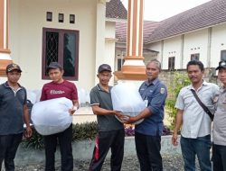 Dukung Program Pemerintah K31W, Pemerintah Desa Balam Asri Bagikan Bibit Ikan dan Bibit Sayuran