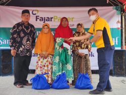 Berkah Ramadhan, Fajar Paper Berikan Zakat Jelang Idul Fitri Untuk Warga Di 3 Desa