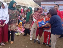 PMI Cianjur Bersama Yayasan Care Peduli, Serahkan Bantuan 1000 Paket Peralatan Sekolah