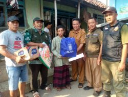 Bentuk Kepedulian Pemerintah kabupaten Bekasi Melalui Dinas Sosial Salurkan Bantuan kepada Keluarga Adiono Warga Sukamulya