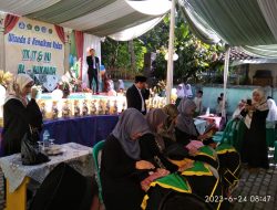 Suasana Haru Sekaligus Kegembiraan Menyelimuti Acara Paturay Tineung di MI Al Hikmah