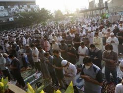 Ratusan Jemaah Muhammadiyah Mengikuti Salat Idul Adha di Halaman Bekasi Cyber Park