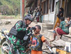 Satgas Mobile Raider 300 Siliwangi Melaksanakan Kegiatan Komsos Bersama Unsur Muspika di Distrik Sinak