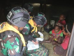 Tindakan Reaktif Satgas Mobile Yonif Raider 300 Siliwangi Melihat Kondisi Kesehatan Masyarakat di Distrik Sinak, Papua.