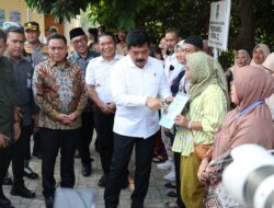 Kunjungi Provinsi Banten, Menteri ATR/Kepala BPN Serahkan Sertipikat PTSL, Rumah Ibadah dan Aset Pemda
