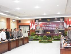Kapolda Sulteng Serahkan Penghargaan 5 Kapolres Yang Berprestasi