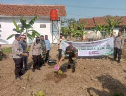 Polri Lestarikan Negeri Penghijauan Sejak Dini, Laksanakan Penanaman Pohon Di Desa Karanghaur