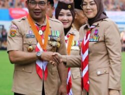 Bupati Anne Terima Penghargaan Lencana Karya Bakti Gerakan Pramuka