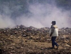 Pj Bupati Sumedang Tinjau Langsung Penanganan Kebakaran di TPSA Cibeureum – Cimalaka
