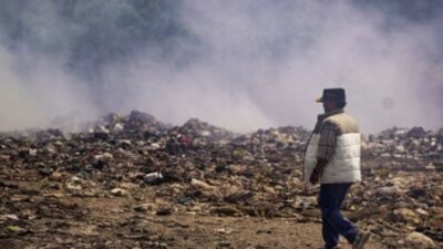 Pj Bupati Sumedang Tinjau Langsung Penanganan Kebakaran di TPSA Cibeureum – Cimalaka