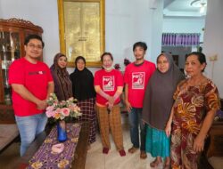 Berbagi di Jumat Berkah, Caleg Israel R. Lebang : Kehadiran PSI Harus Bisa Dirasakan Masyarakat