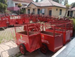 Sebanyak 38 Gerobak Sampah Didistribusikan ke Pengurus Rukun Tetangga (RT)