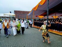 Kunjungan Kadisdik Jabar ke SMKN Rajapolah di Sambut Tarian Kolosal
