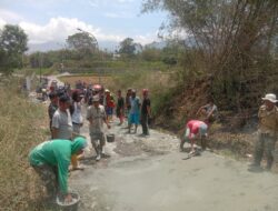Jalan Rusak Parah Tak Kunjung Diperbaiki, Inilah Aksi Masyarakat Kelurahan Lengkongjaya